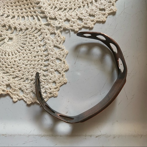 Vintage Copper Cuff - Picture 10 of 10